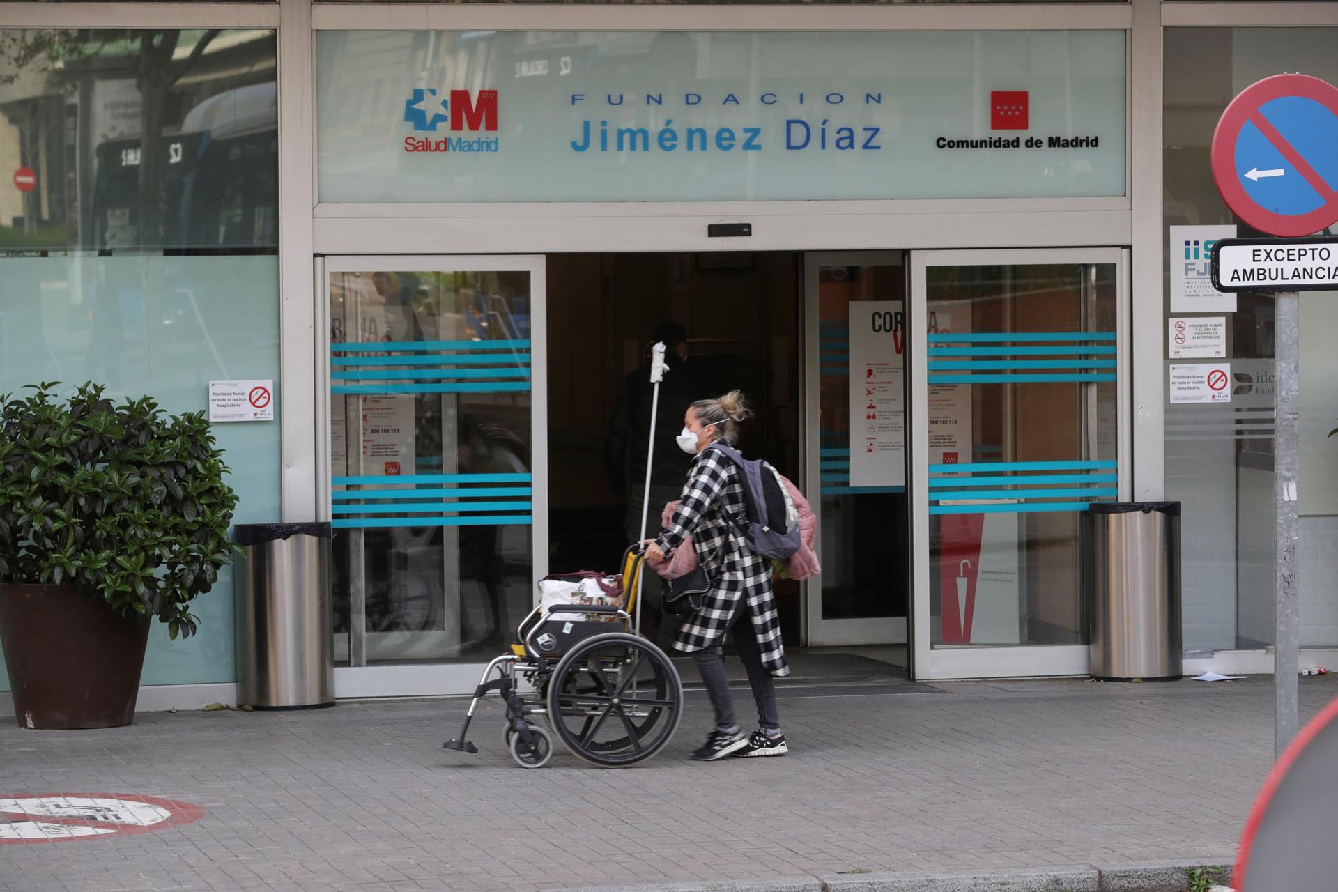 Sanidad estudiará a final de mes la retirada de las mascarillas en centros de salud y farmacias Sanidad estudiará a final de mes la retirada de las mascarillas en centros de salud y farmacias