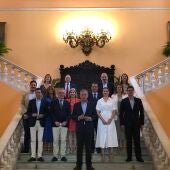 Posado grupal del nuevo equipo de gobierno en el ayuntamiento de Sevilla 
