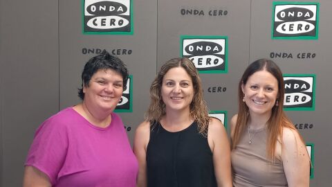 Cristina Palaz&oacute;n y Carolina Sell&eacute;s, directora y jefa de estudios de la Escuela Oficial de Idiomas de Benidorm. 