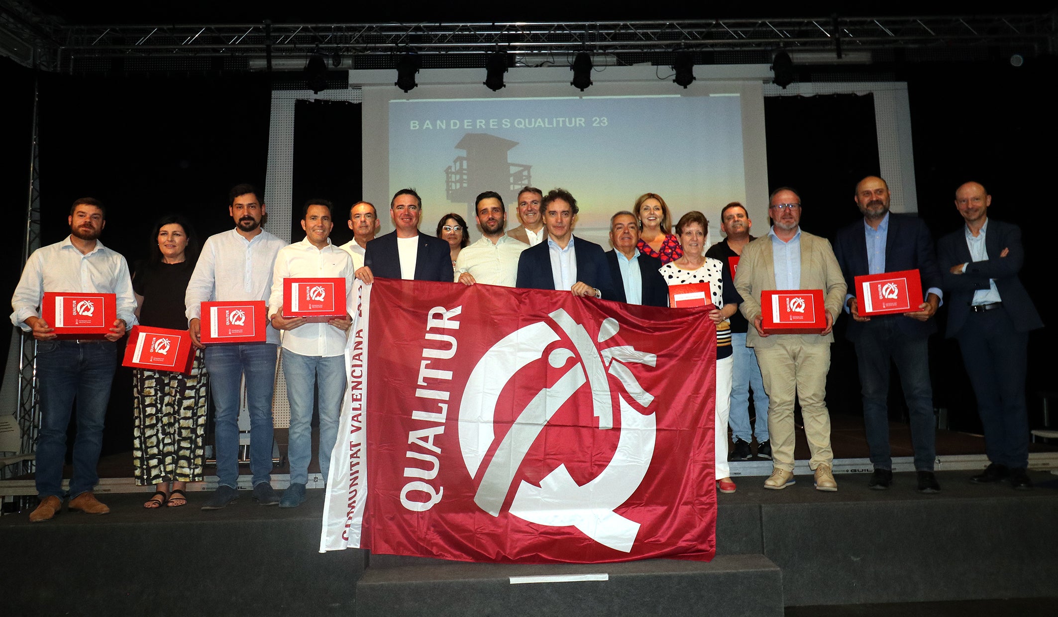 Las playas de El Camp de Morvedre renuevan sus Banderas QUALITUR Las playas de El Camp de Morvedre renuevan sus Banderas QUALITUR