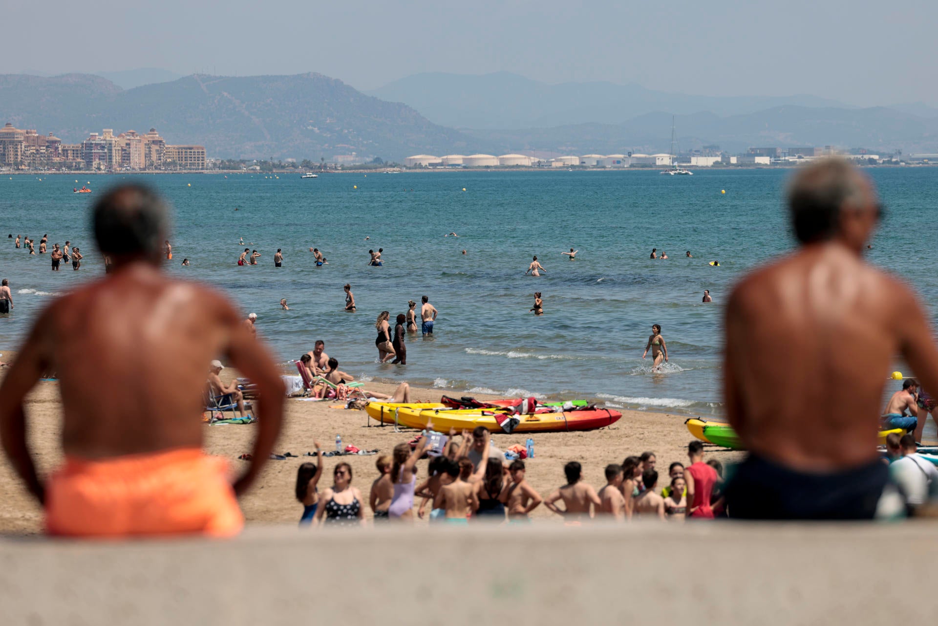 La Aemet pone a 17 provincias en alerta por calor extremo y tormentas La Aemet pone a 17 provincias en alerta por calor extremo y tormentas