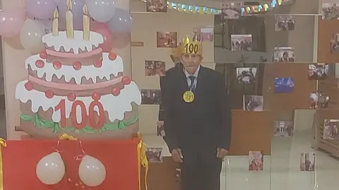 Nemorín Carrera Puertas cumple 100 años .