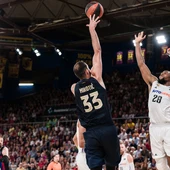 Mirotic lidera al Barça hasta el 2-0 Mirotic lidera al Barça hasta el 2-0