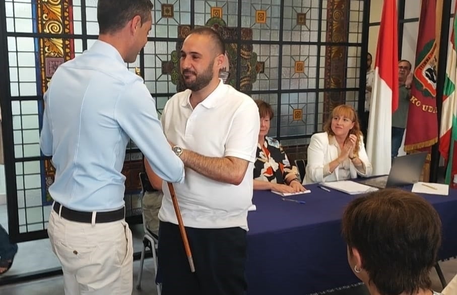Dimite el alcalde de Bermeo por conducir bajo los efectos del alcohol horas después de ser investido Dimite el alcalde de Bermeo por conducir bajo los efectos del alcohol horas después de ser investido