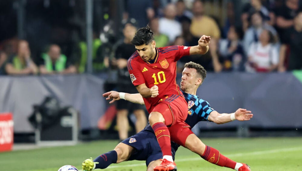 Asensio y Perisic durante la final de la Nations League 2023