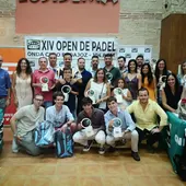 Entrega de trofeos y regalos en la fiesta de clausura del XIV Open de Pádel Onda Cero Badajoz Entrega de trofeos y regalos en la fiesta de clausura del XIV Open de Pádel Onda Cero Badajoz