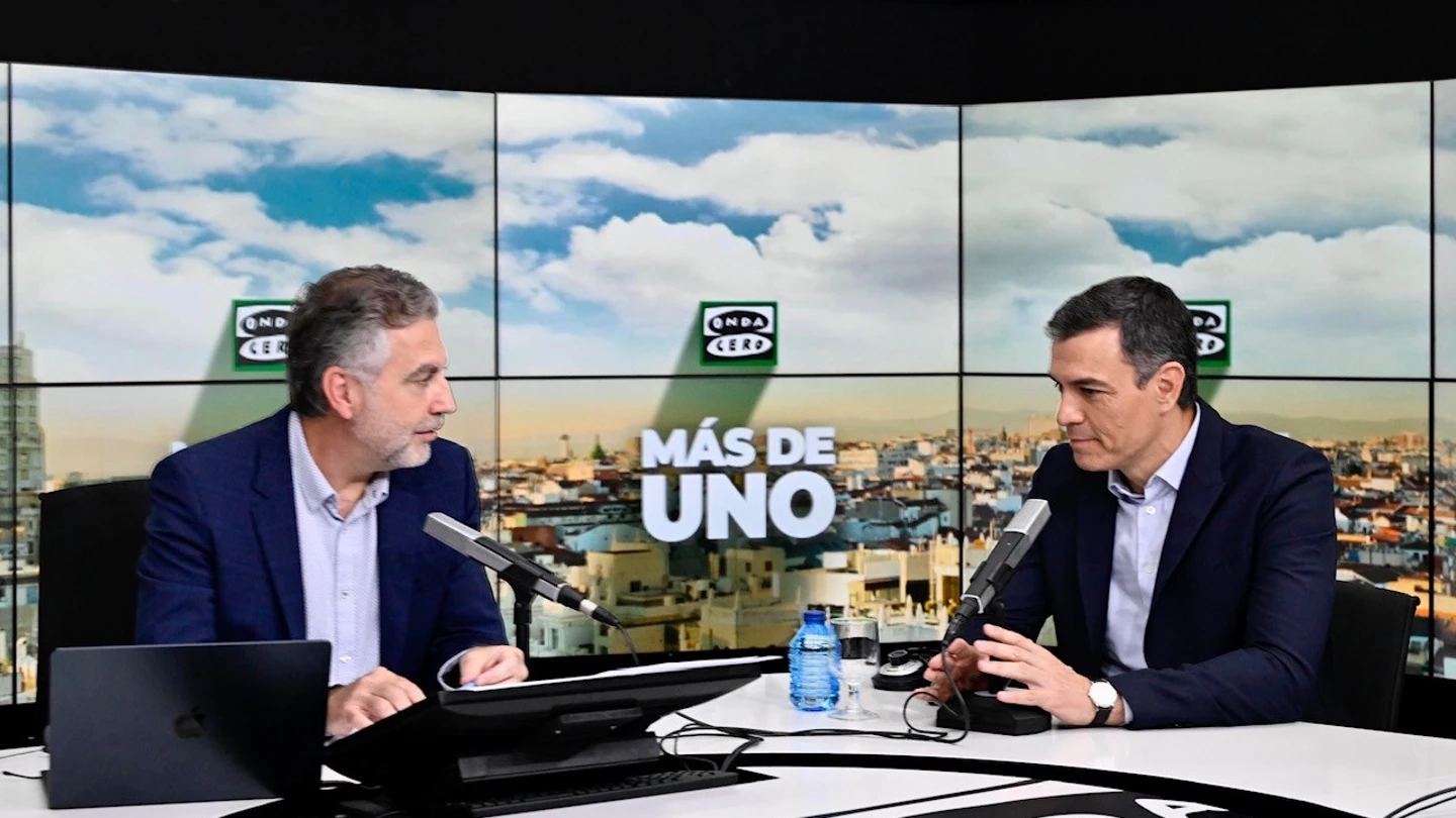Carlos Alsina, directos de 'Más de uno', y el presidente del Gobierno, Pedro Sánchez Carlos Alsina, directos de 'Más de uno', y el presidente del Gobierno, Pedro Sánchez