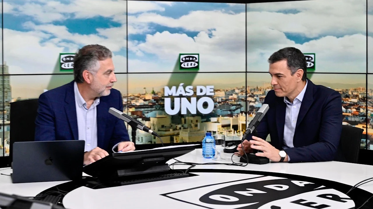 Carlos Alsina, directos de 'Más de uno', y el presidente del Gobierno, Pedro Sánchez Carlos Alsina, directos de 'Más de uno', y el presidente del Gobierno, Pedro Sánchez