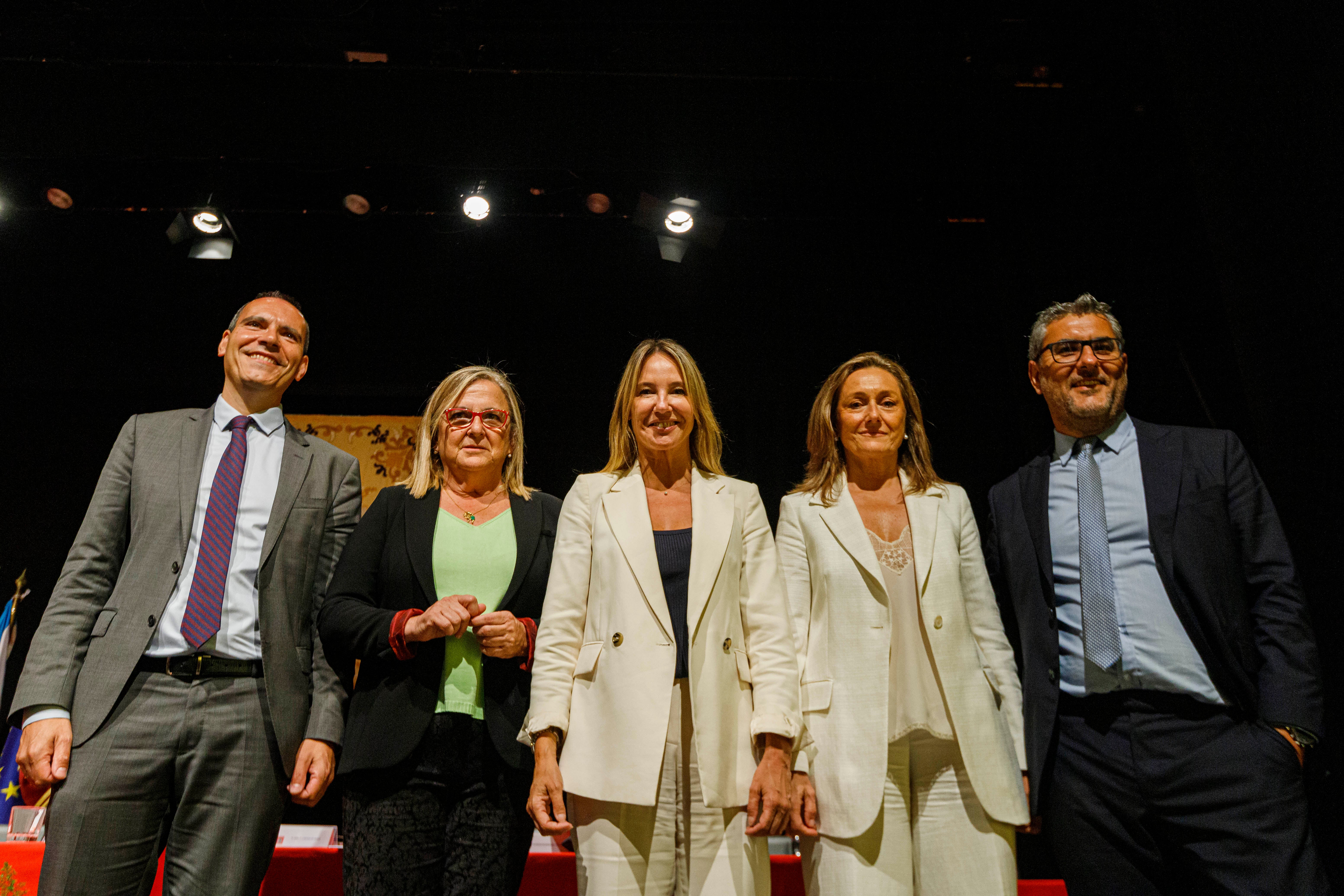 Marta Fernández Tapias en el pleno de investidura: "Vigo quiere el mismo gobierno pero no la misma forma de gobernar". Marta Fernández Tapias en el pleno de investidura: "Vigo quiere el mismo gobierno pero no la misma forma de gobernar".