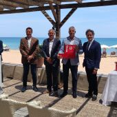 Renovación de las 6 banderas Qualitur en Torrevieja por la calidad de sus aguas y arenas de sus playas     
