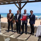 Renovación de las 6 banderas Qualitur en Torrevieja por la calidad de sus aguas y arenas de sus playas Renovación de las 6 banderas Qualitur en Torrevieja por la calidad de sus aguas y arenas de sus playas