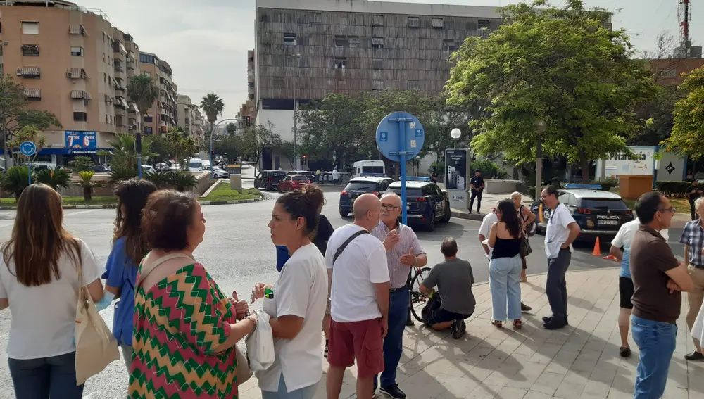 Desalojan el Centro de Salud de Plaza América de Alicante por una amenaza de bomba Desalojan el Centro de Salud de Plaza América de Alicante por una amenaza de bomba