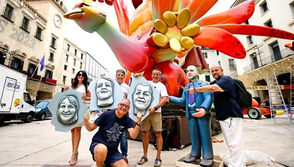 Pedro Espadero con Luz Sigüenza, Denis Rodríguez, Carlos Arcaya y Juan Carlos Gumiel Pedro Espadero con Luz Sigüenza, Denis Rodríguez, Carlos Arcaya y Juan Carlos Gumiel