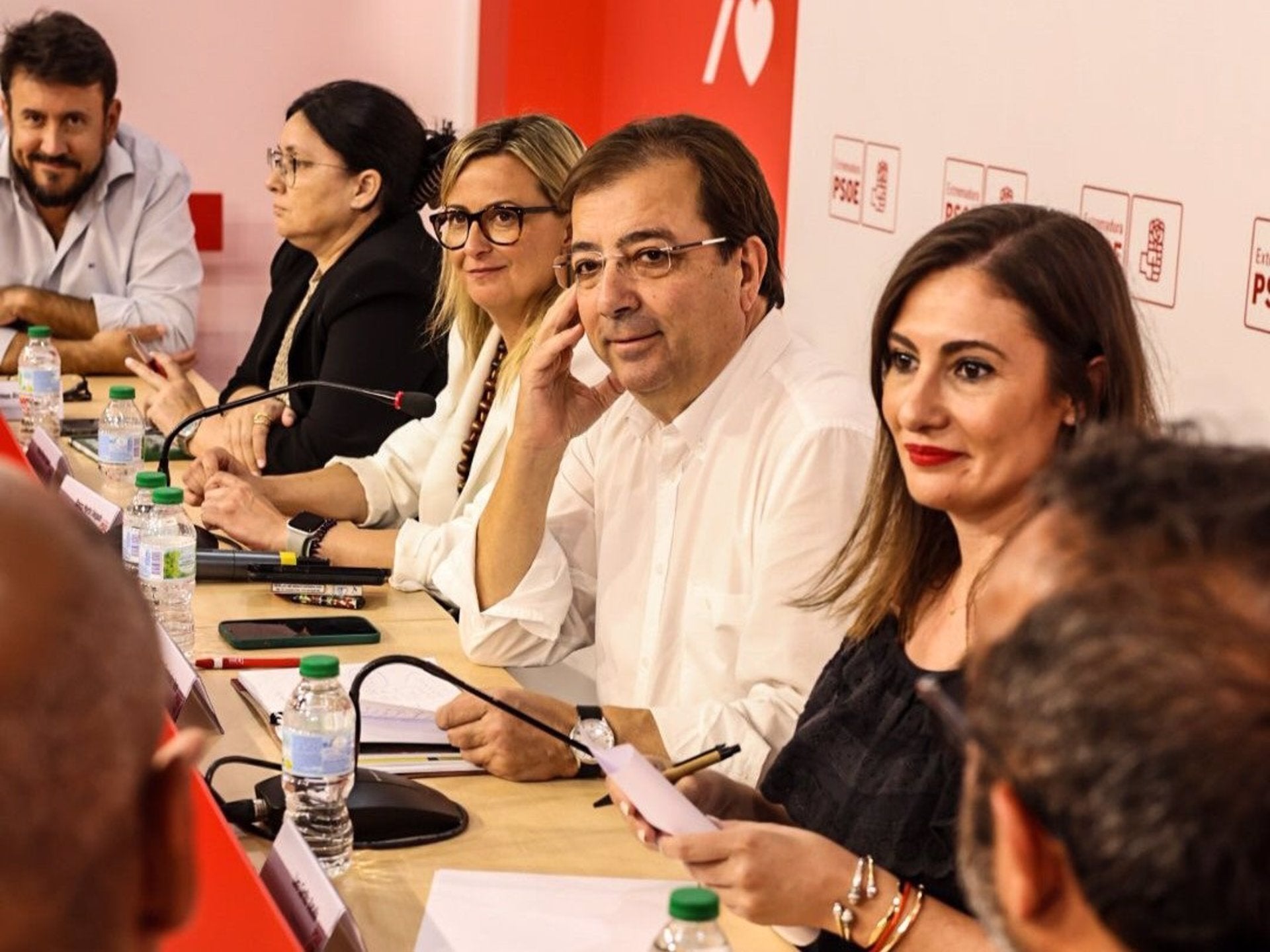 El PSOE apremia a PP y Vox: "Extremadura no puede esperar ni un segundo y permanecer paralizada por falta de decisiones" El PSOE apremia a PP y Vox: "Extremadura no puede esperar ni un segundo y permanecer paralizada por falta de decisiones"