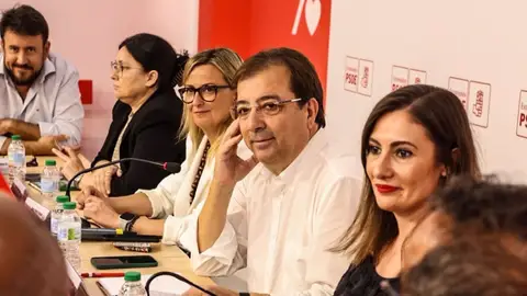 El PSOE apremia a PP y Vox: "Extremadura no puede esperar ni un segundo y permanecer paralizada por falta de decisiones" El PSOE apremia a PP y Vox: "Extremadura no puede esperar ni un segundo y permanecer paralizada por falta de decisiones"