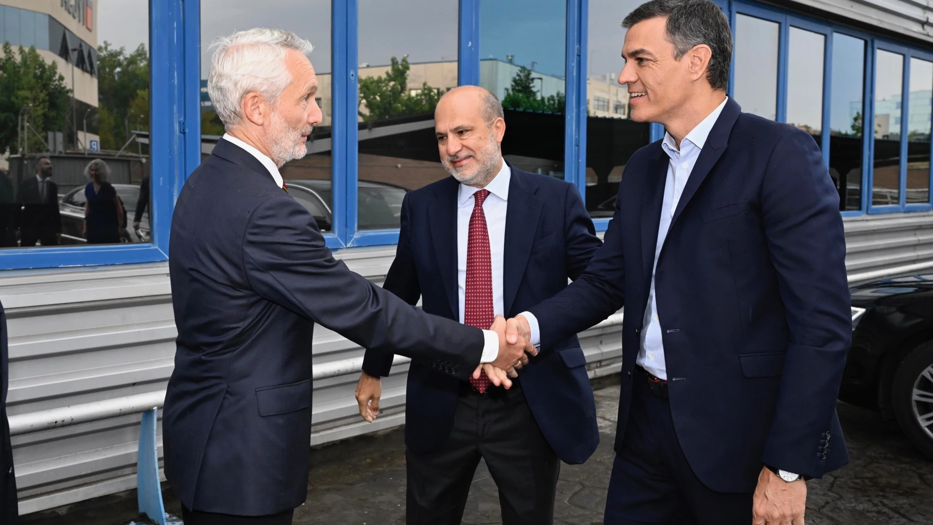 Javier Bardají, Consejero Delegado de Atresmedia, y Ramón Osorio, Director General de Atresmedia Radio, reciben a Pedro Sánchez en Onda Cero Javier Bardají, Consejero Delegado de Atresmedia, y Ramón Osorio, Director General de Atresmedia Radio, reciben a Pedro Sánchez en Onda Cero