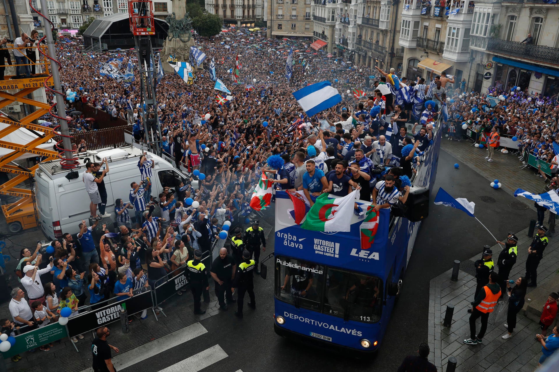 Luis García Plaza: "La celebración ha sido increíble, estoy emocionado de lo que hemos vivido en las calles" Luis García Plaza: "La celebración ha sido increíble, estoy emocionado de lo que hemos vivido en las calles"