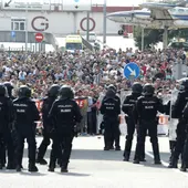 Imagen de los trabajadores del sector del metal concentrados a las puertas del IFEVI. Europa Press. Imagen de los trabajadores del sector del metal concentrados a las puertas del IFEVI. Europa Press.