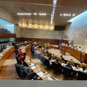 Se inicia la constitución de la Asamblea de Extremadura sin acuerdo PP-Vox para su presidencia