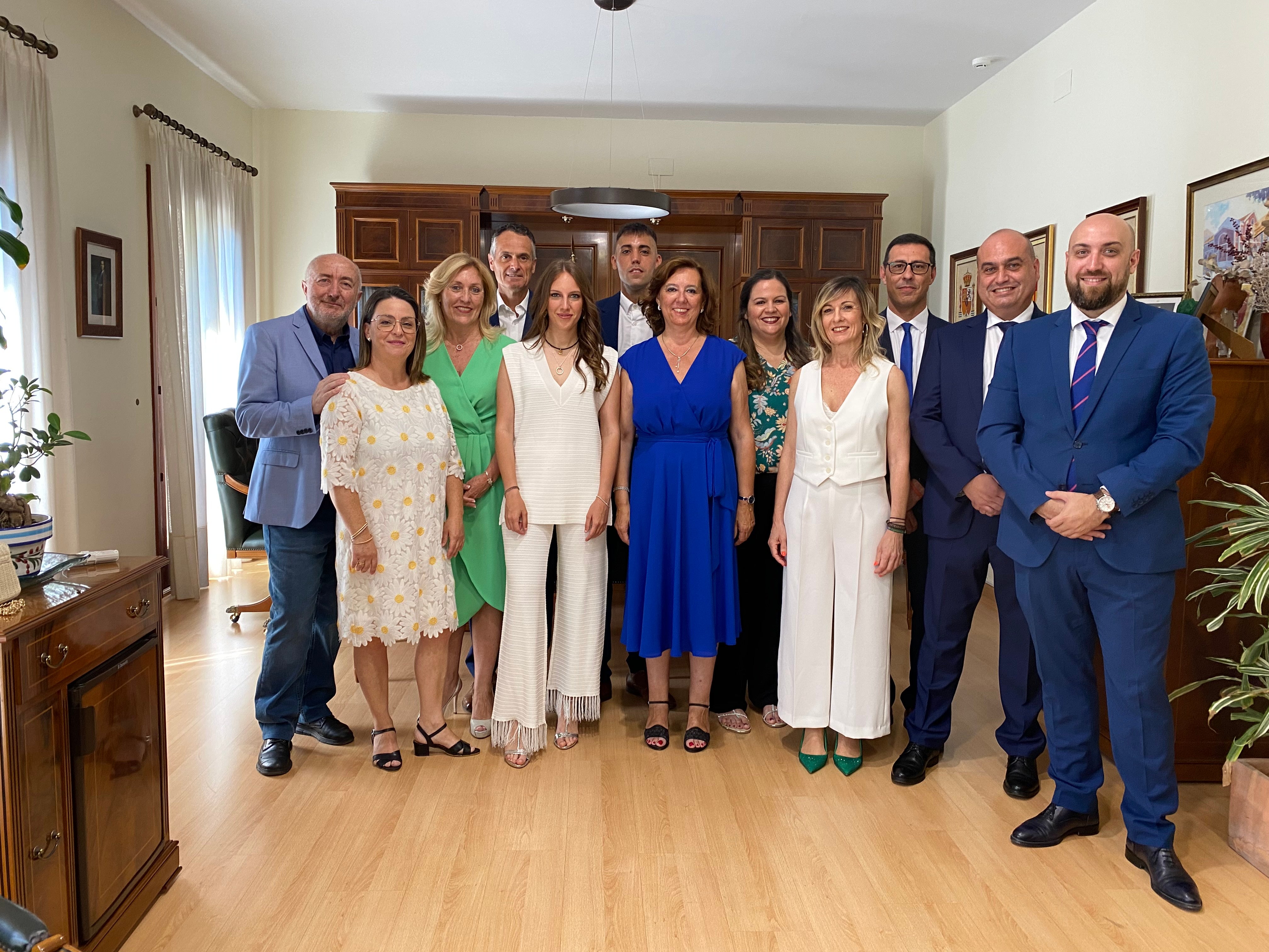 María Gómez distribuye las competencias entre sus concejales María Gómez distribuye las competencias entre sus concejales