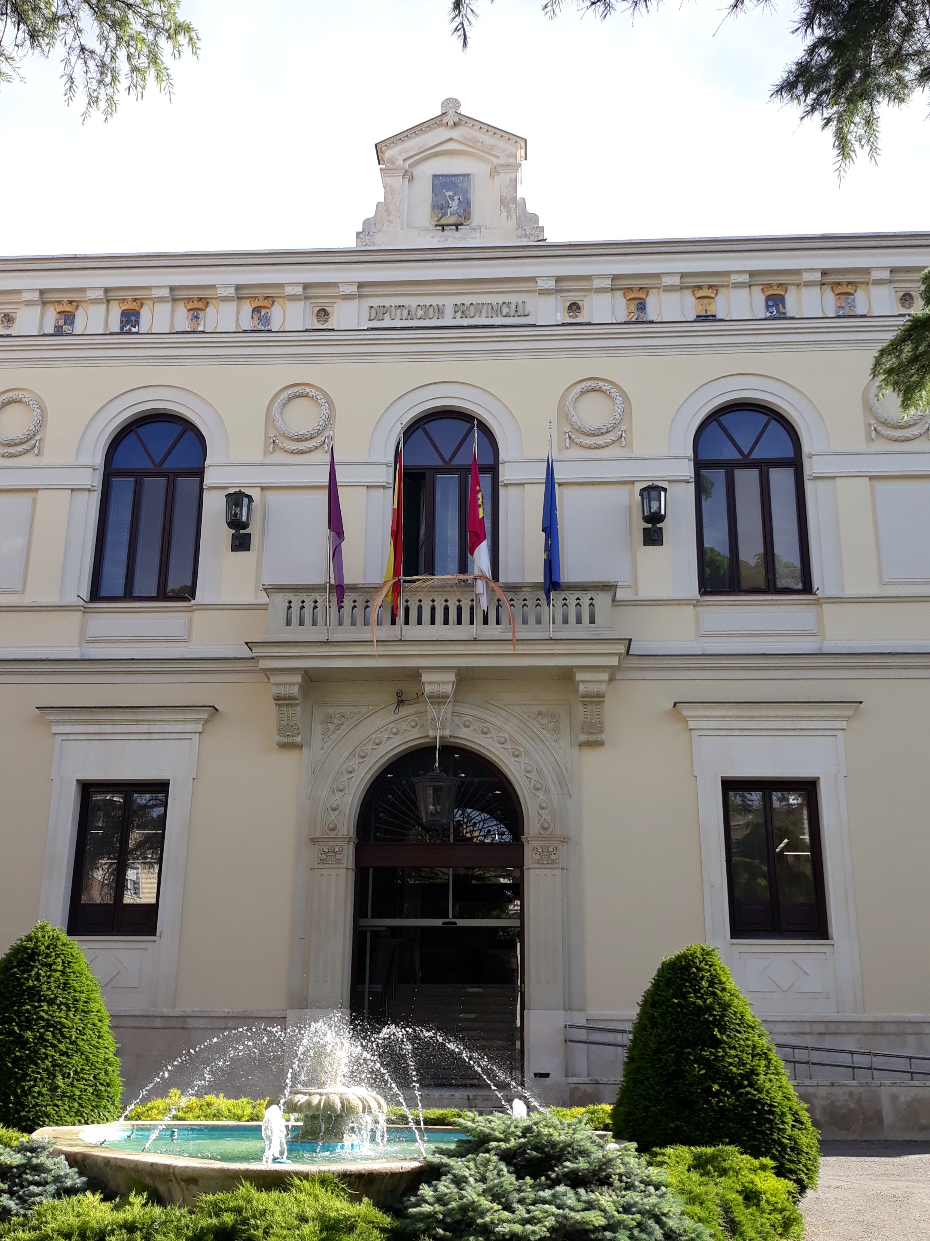 Cuatro becas de prácticas Cuatro becas de prácticas