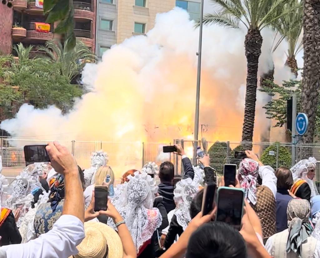 La segunda mascletà de Alicante descalificada por culpa de seis segundos La segunda mascletà de Alicante descalificada por culpa de seis segundos
