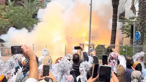 Un momento de la mascletà Un momento de la mascletà