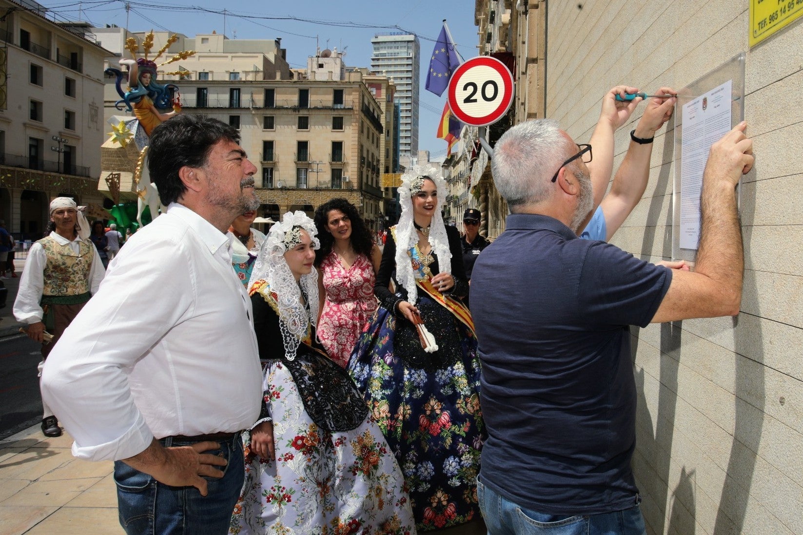 Por orden del señor alcalde de Alicante: "vivamos las Hogueras con intensidad, respeto y civismo" Por orden del señor alcalde de Alicante: "vivamos las Hogueras con intensidad, respeto y civismo"