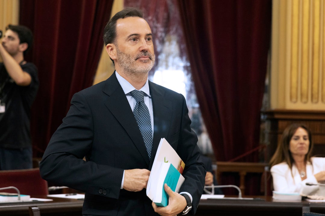 Le Senne expulsa a Garrido y Costa y toda la izquierda abandona el pleno Le Senne expulsa a Garrido y Costa y toda la izquierda abandona el pleno