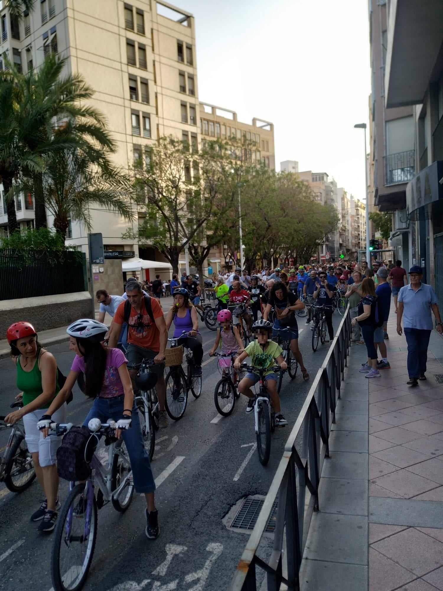 Margalló-Elche y otros grupos ecologistas inician una recogida de firmas estatal en defensa de los carriles bici Margalló-Elche y otros grupos ecologistas inician una recogida de firmas estatal en defensa de los carriles bici