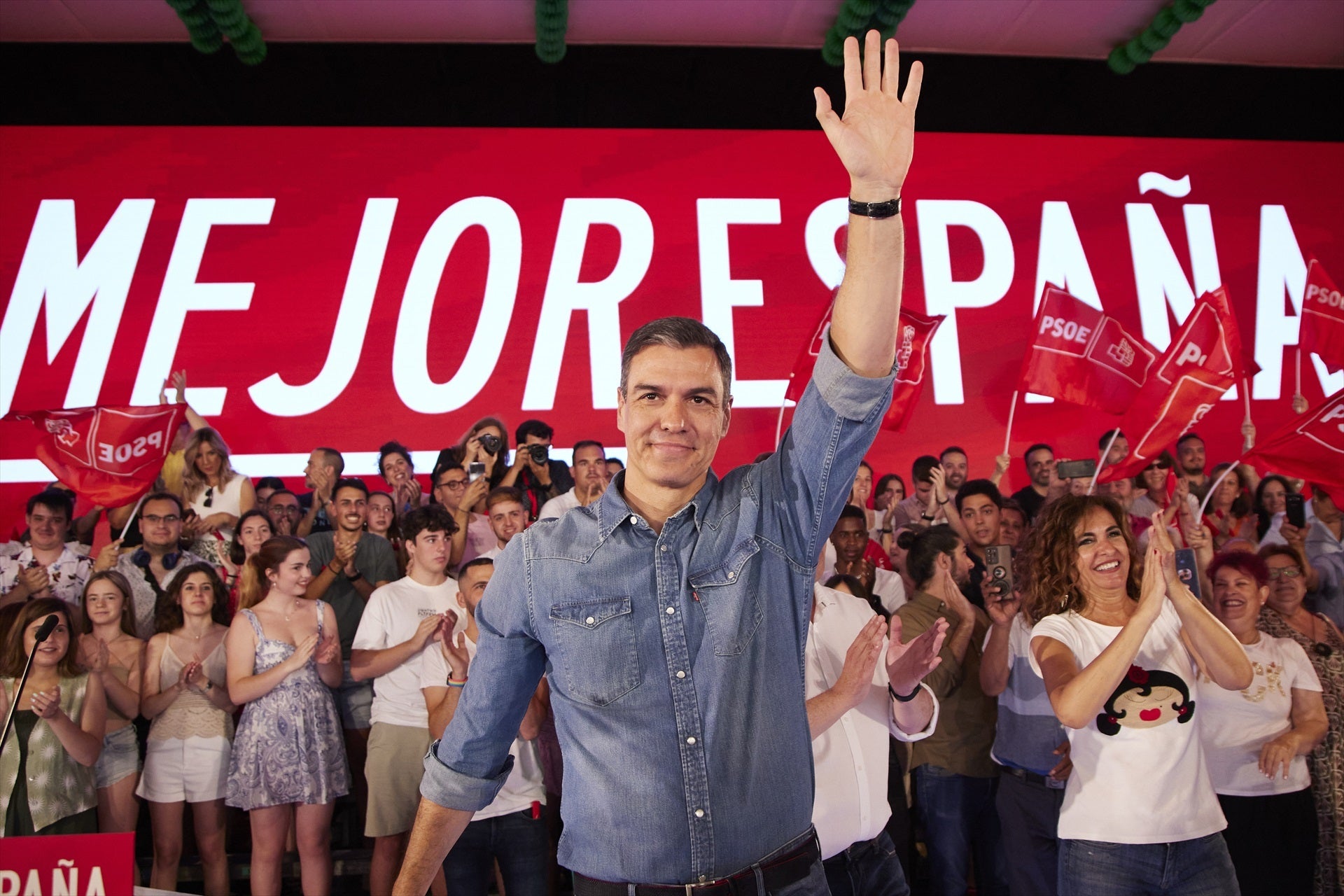 Pedro Sánchez, la nueva estrella de la televisión: "Qué monólogos me marco. Tiembla, Buenafuente" Pedro Sánchez, la nueva estrella de la televisión: "Qué monólogos me marco. Tiembla, Buenafuente"