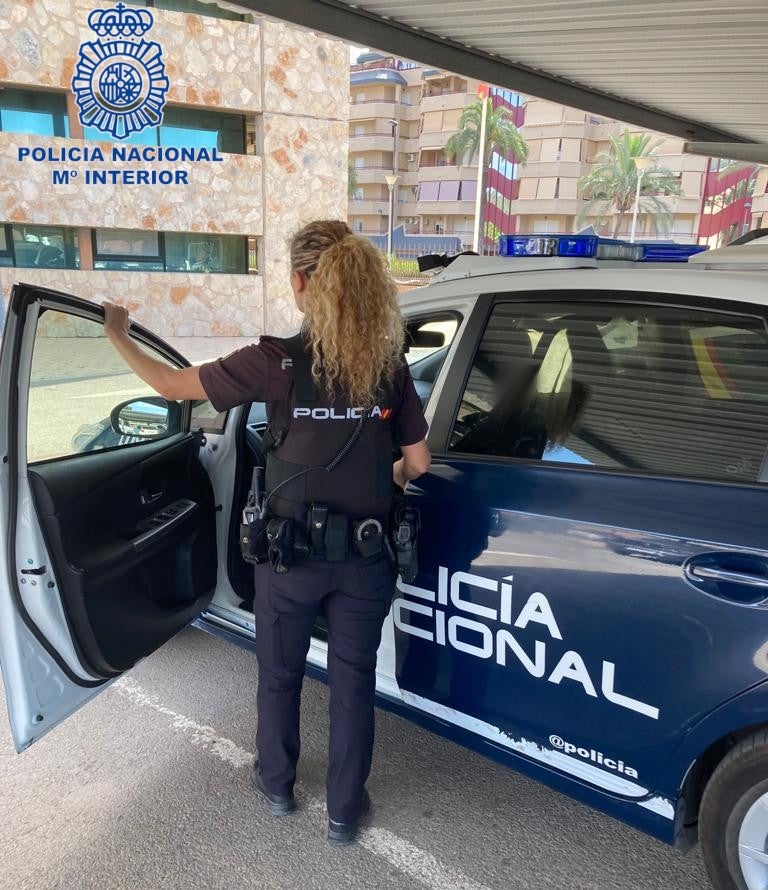 Detienen en Ibiza a un hombre con un vehículo robado y las matriculas de otro Detienen en Ibiza a un hombre con un vehículo robado y las matriculas de otro
