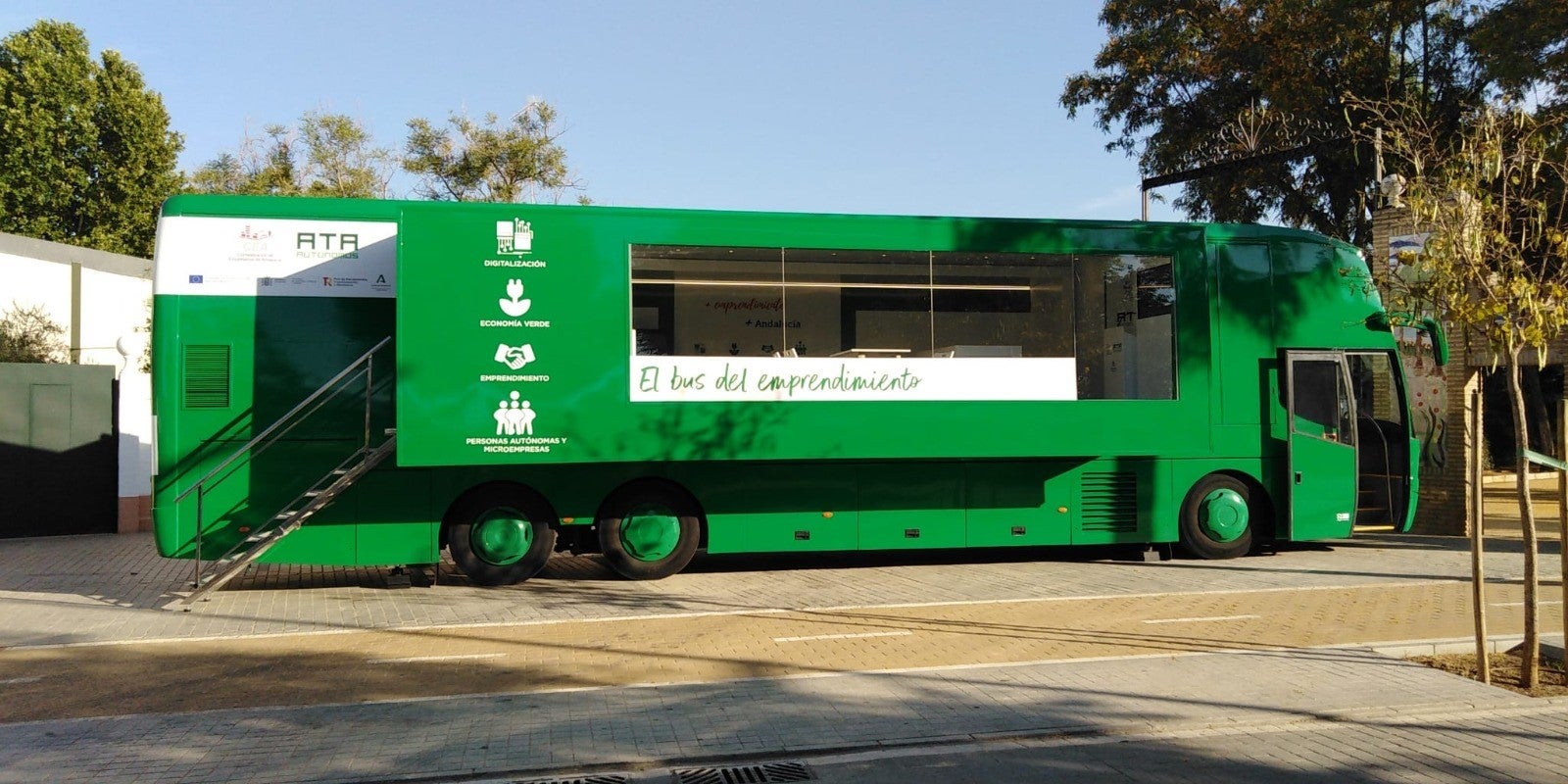 El autobús del emprendedor llega a Huércal-Overa y Laujar de Andarax El autobús del emprendedor llega a Huércal-Overa y Laujar de Andarax