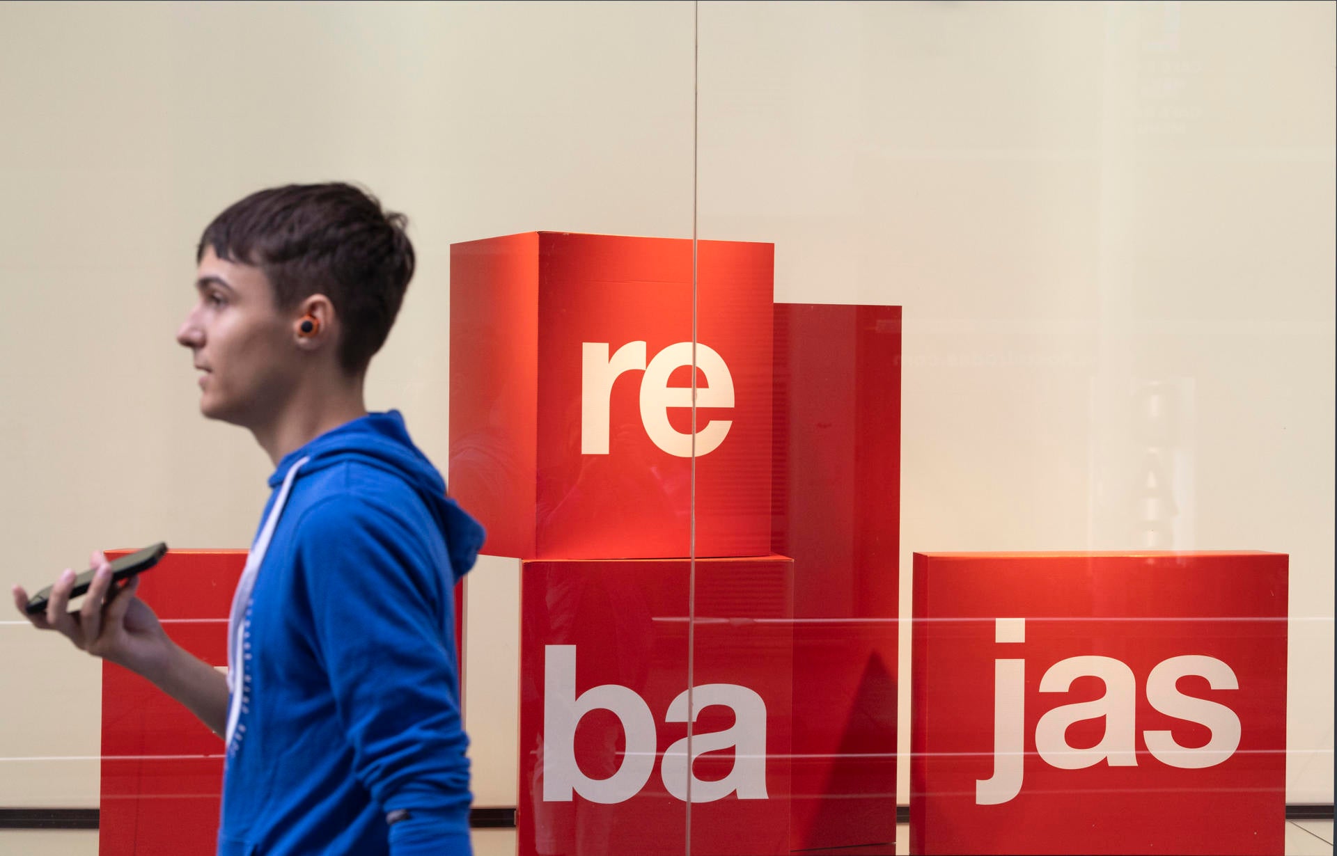 VOTA: Comparado con el año pasado, va a gastar en rebajas... VOTA: Comparado con el año pasado, va a gastar en rebajas...