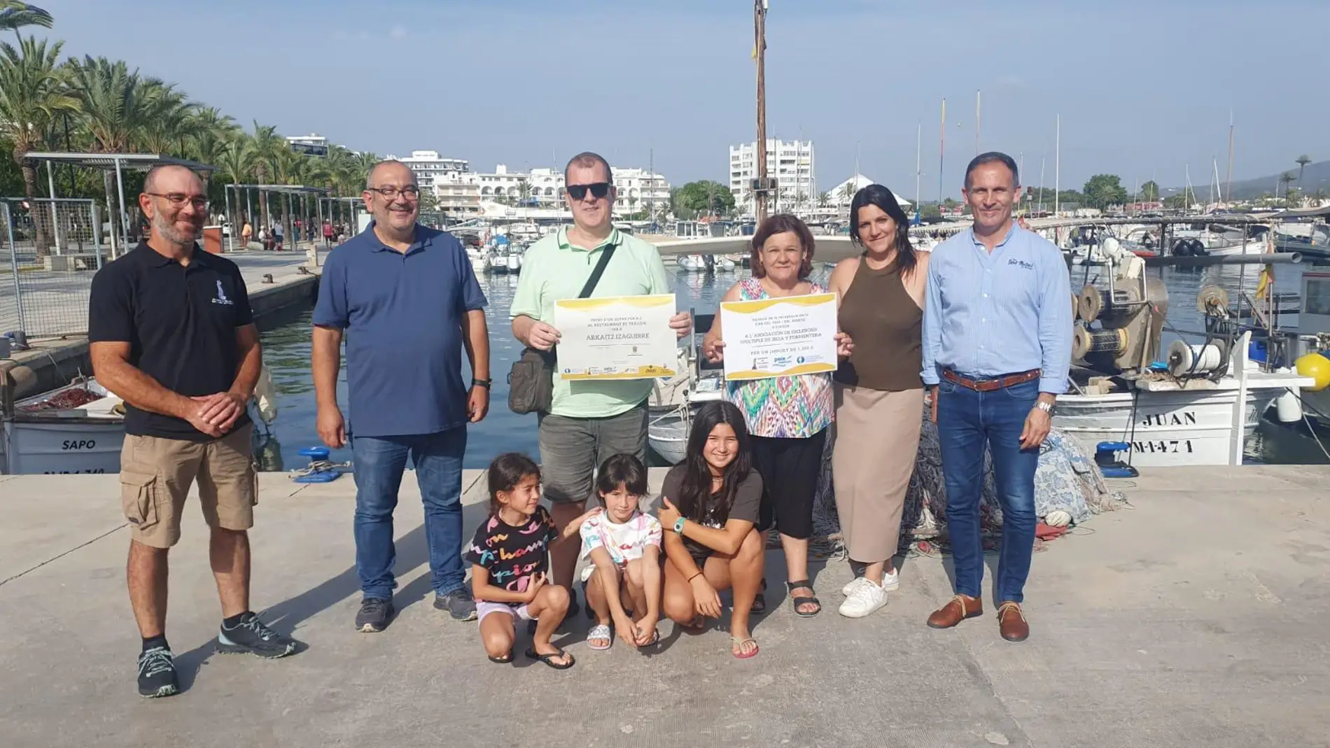 El Ayuntamiento de Sant Antoni y la colaboración de la Cofradía de Pescadores recaudan 1.300 euros para la Asociación de Esclerosis Múltiple de Eivissa y Formentera