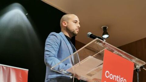 Juanjo Hern&aacute;ndez, alcalde de Monforte, en un acto de campa&ntilde;a con Izquierda Unida.