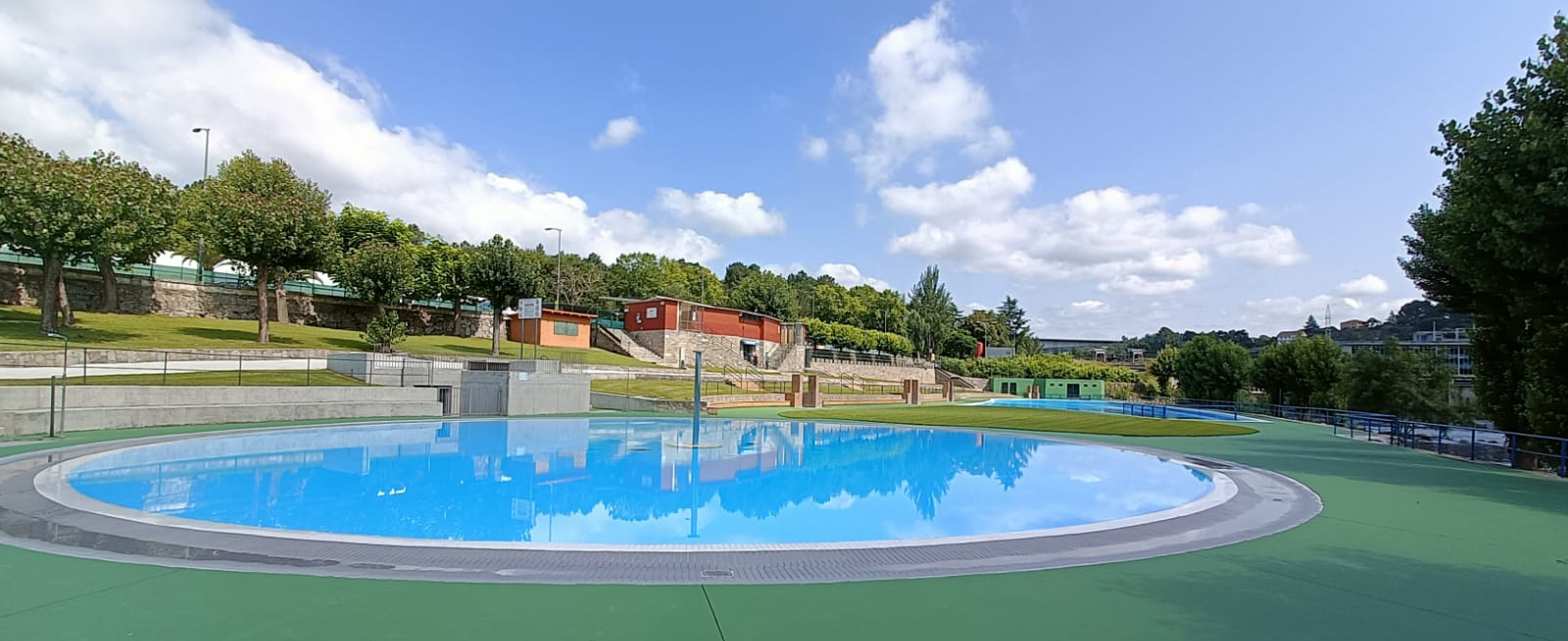 Abren as piscinas de Oira con acceso libre pola maña Abren as piscinas de Oira con acceso libre pola maña