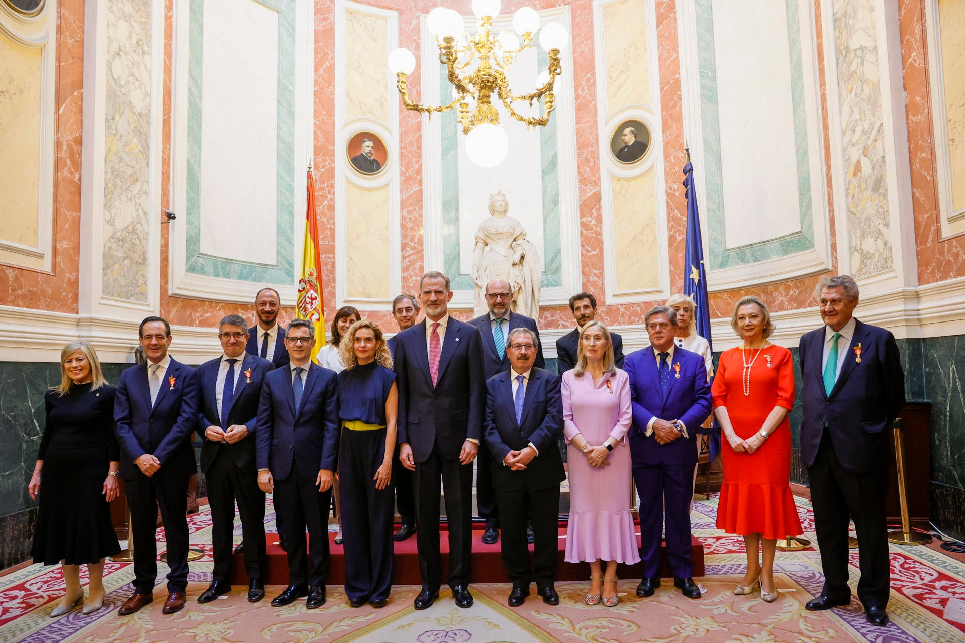 El rey Felipe VI elogia la labor de los expresidentes del Congreso por reforzar el parlamentarismo El rey Felipe VI elogia la labor de los expresidentes del Congreso por reforzar el parlamentarismo