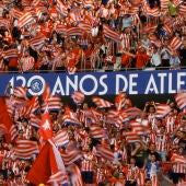 El Atlético realizará una consulta para volver al escudo anterior