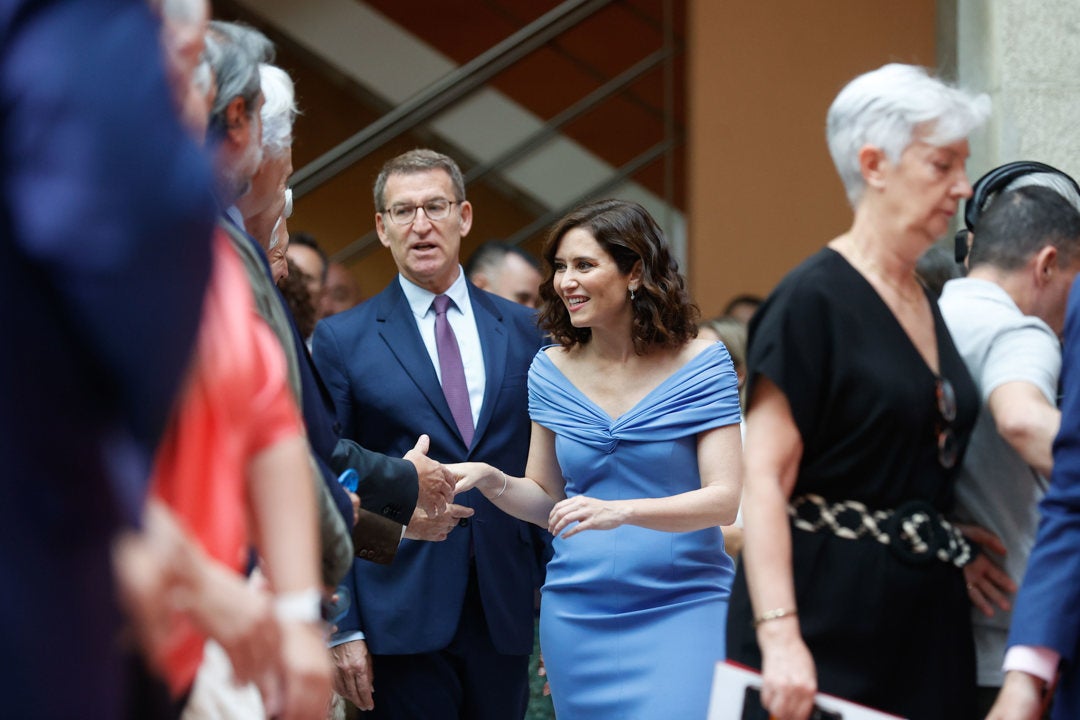 Ayuso asume el nuevo mandato con "vitalidad" y "sin dejar que el rencor nos distraiga" Ayuso asume el nuevo mandato con "vitalidad" y "sin dejar que el rencor nos distraiga"