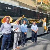 Presentación del autobús que recorre las Hogueras Especiales de Alicante