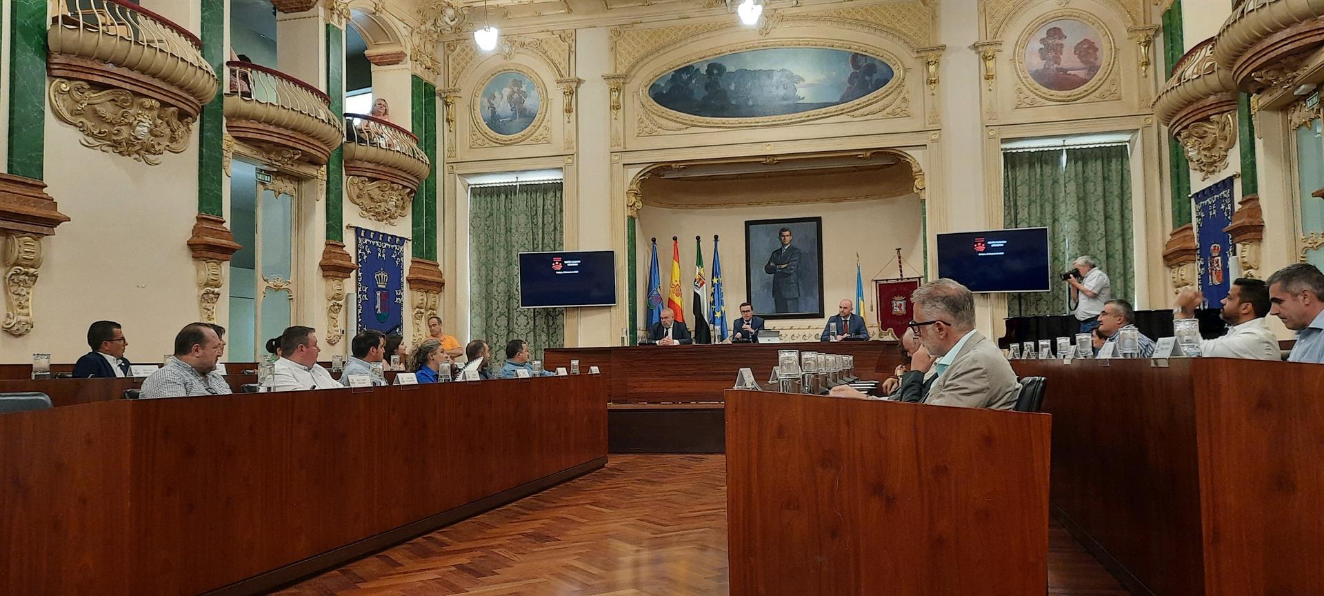 La nueva corporación de la Diputación de Badajoz se constituye este sábado 1 de julio con 16 diputados del PSOE y 11 del PP La nueva corporación de la Diputación de Badajoz se constituye este sábado 1 de julio con 16 diputados del PSOE y 11 del PP