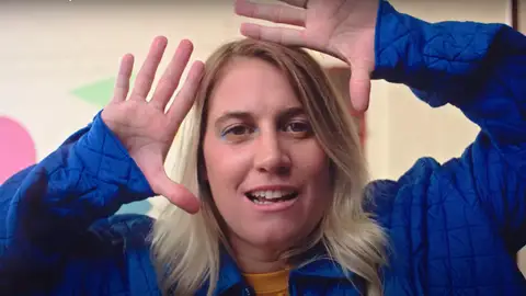 Quién es Rocío Saiz, la artista que lleva 12 años cantando y luchando por el colectivo LGTBI. Quién es Rocío Saiz, la artista que lleva 12 años cantando y luchando por el colectivo LGTBI.