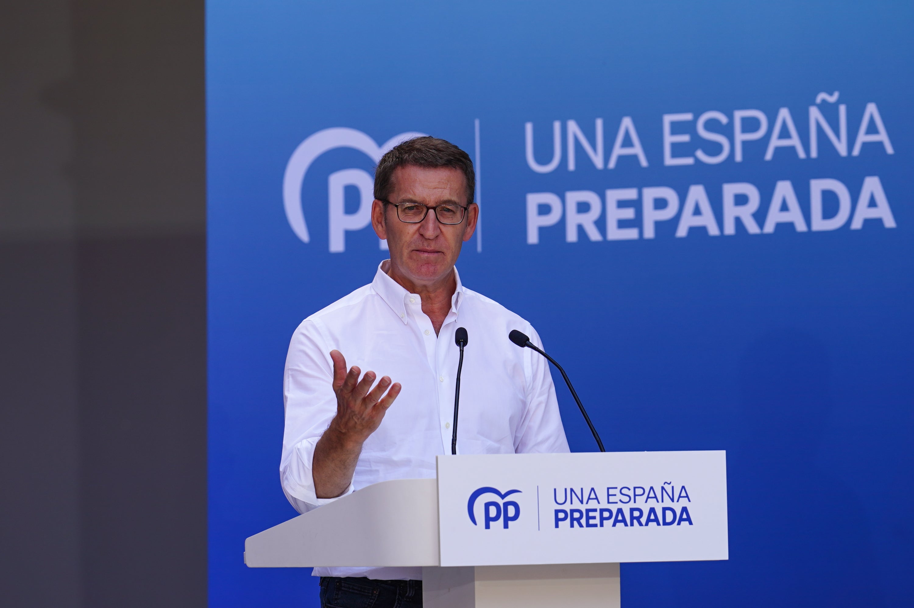 El presidente del Senado da un plazo de siete días a Feijóo para declarar si tiene un sobresueldo del PP El presidente del Senado da un plazo de siete días a Feijóo para declarar si tiene un sobresueldo del PP