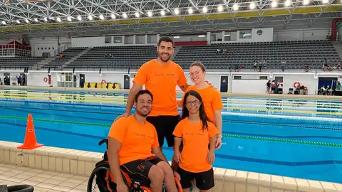 Marta Expósito (abajo a la derecha) con sus compañeros del Aquarium Alacant Marta Expósito (abajo a la derecha) con sus compañeros del Aquarium Alacant
