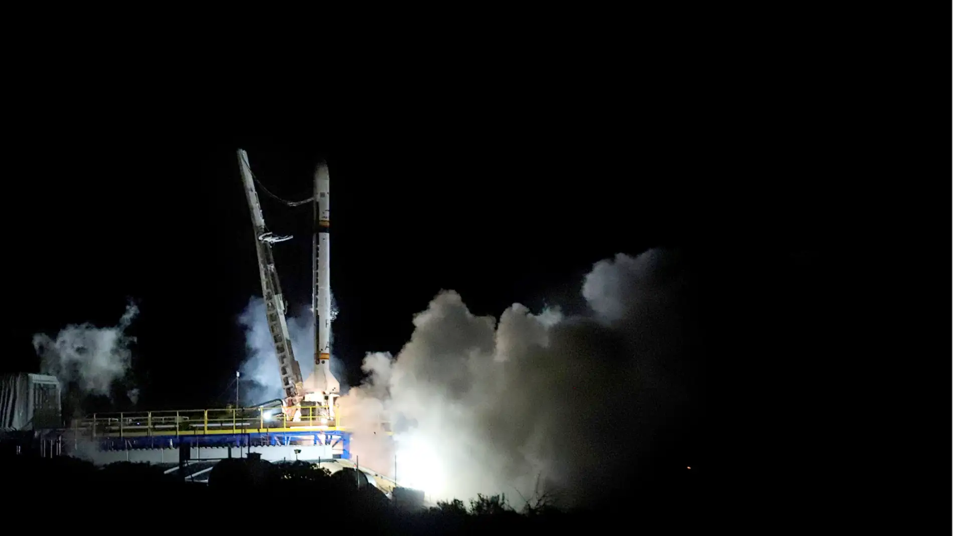 El cohete MIURA 1 en la plataforma de lanzamiento en el segundo intento de lanzamiento en junio de 2023. 