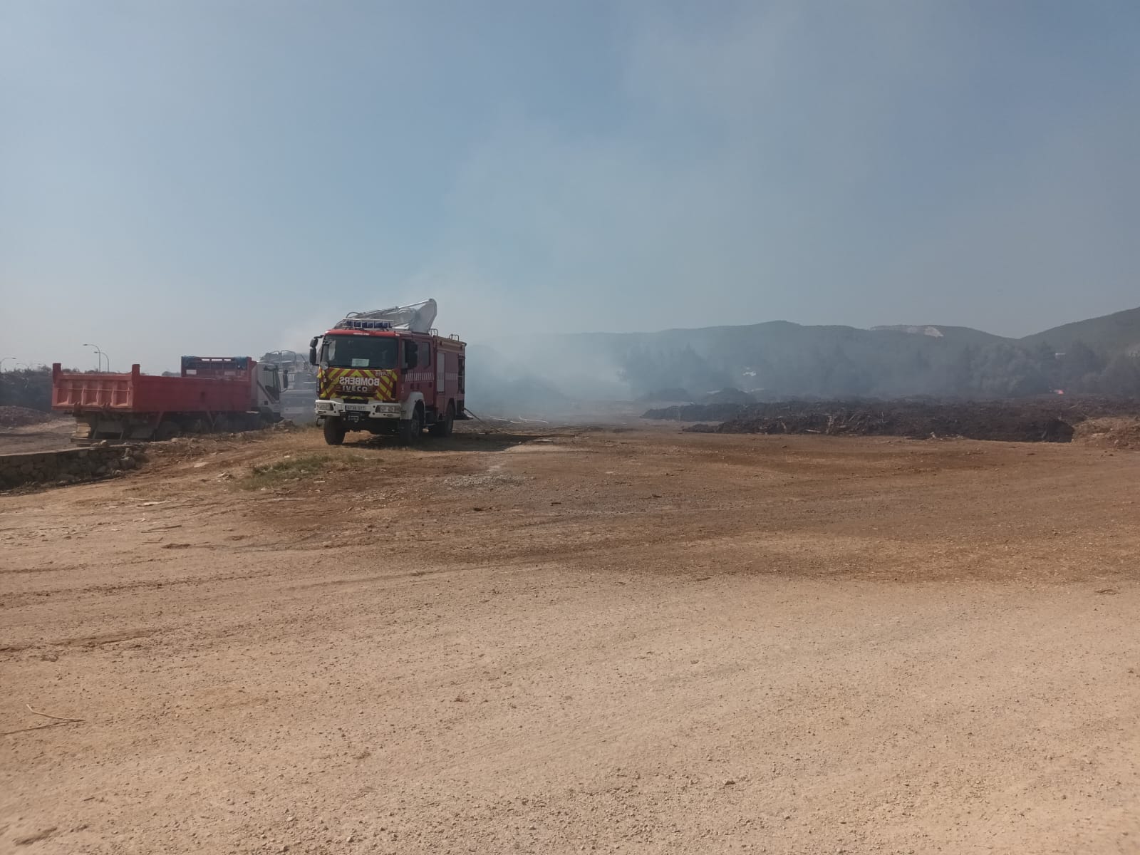 Los vecinos critican la falta de información sobre el incendio de la planta de biomasa de Ibiza Los vecinos critican la falta de información sobre el incendio de la planta de biomasa de Ibiza