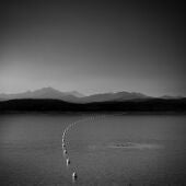 Una imagen en blanco y negro del embalse de Aguilar de Campoo, ganadora del V Concurso Fotográfico de la CHD