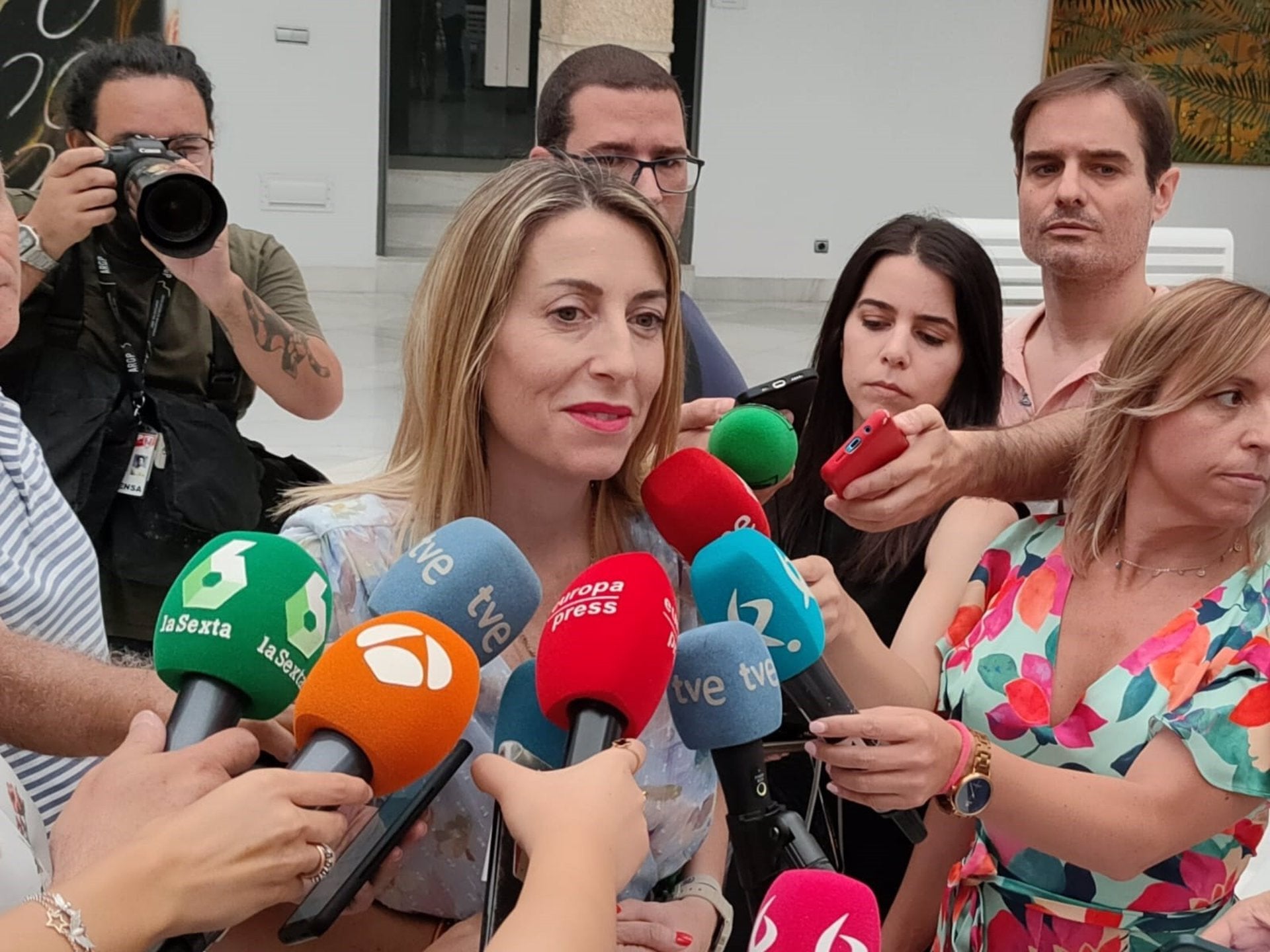 Guardiola pide dejar en 'stand-by' la investidura "fallida" de Vara mientras retoma la negociación con Vox Guardiola pide dejar en 'stand-by' la investidura "fallida" de Vara mientras retoma la negociación con Vox