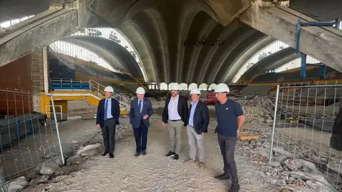 El alcalde, Alfredo Canteli, y el primer teniente de alcalde, Ignacio Cuesta, visitan las obras de remodelación del Palacio de los Deportes - EUROPA PRESS El alcalde, Alfredo Canteli, y el primer teniente de alcalde, Ignacio Cuesta, visitan las obras de remodelación del Palacio de los Deportes - EUROPA PRESS